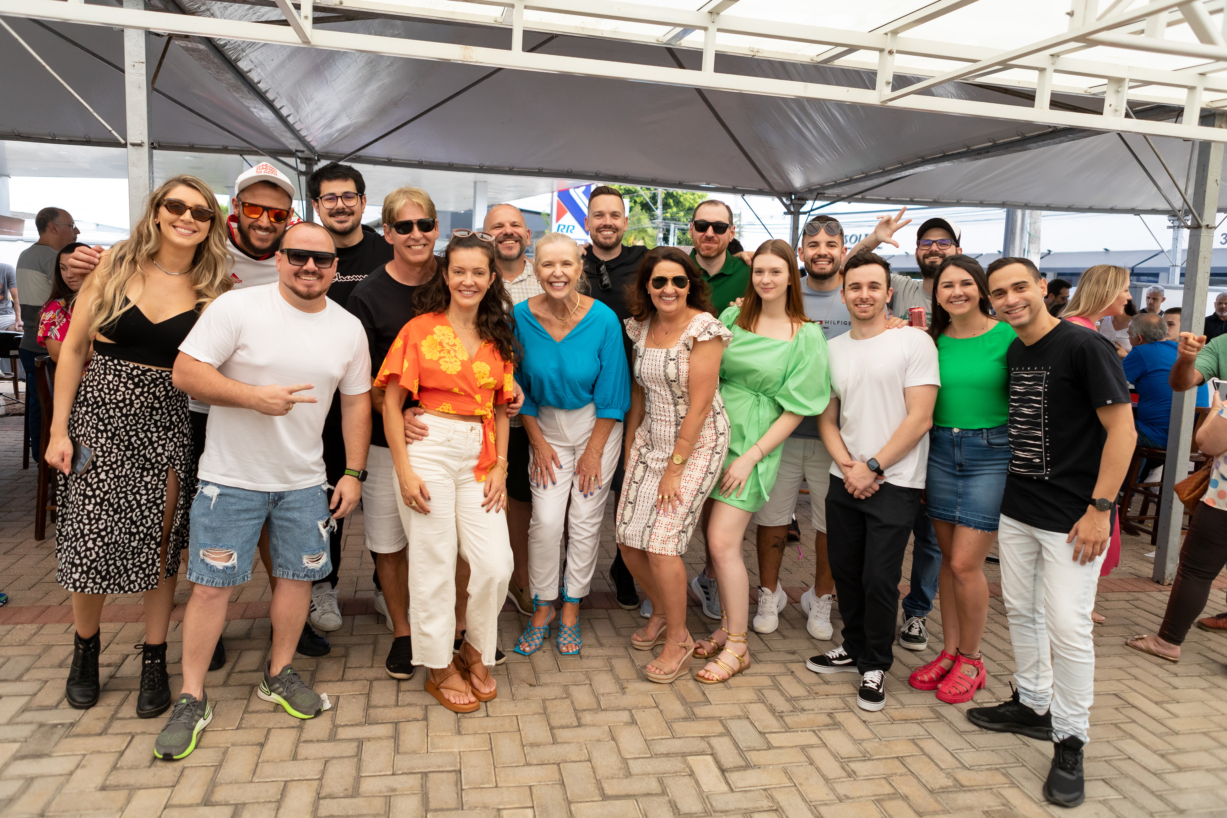 Perfil comemora 35 anos de história com festa