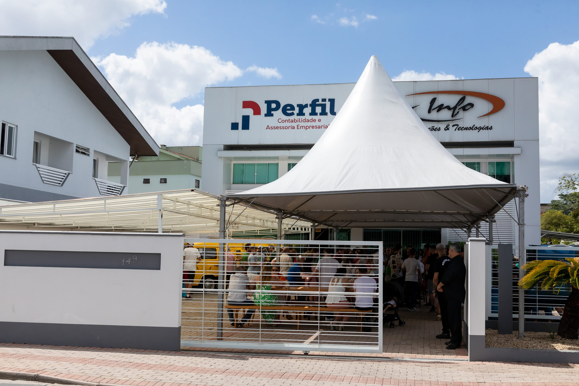 Perfil comemora 35 anos de história com festa