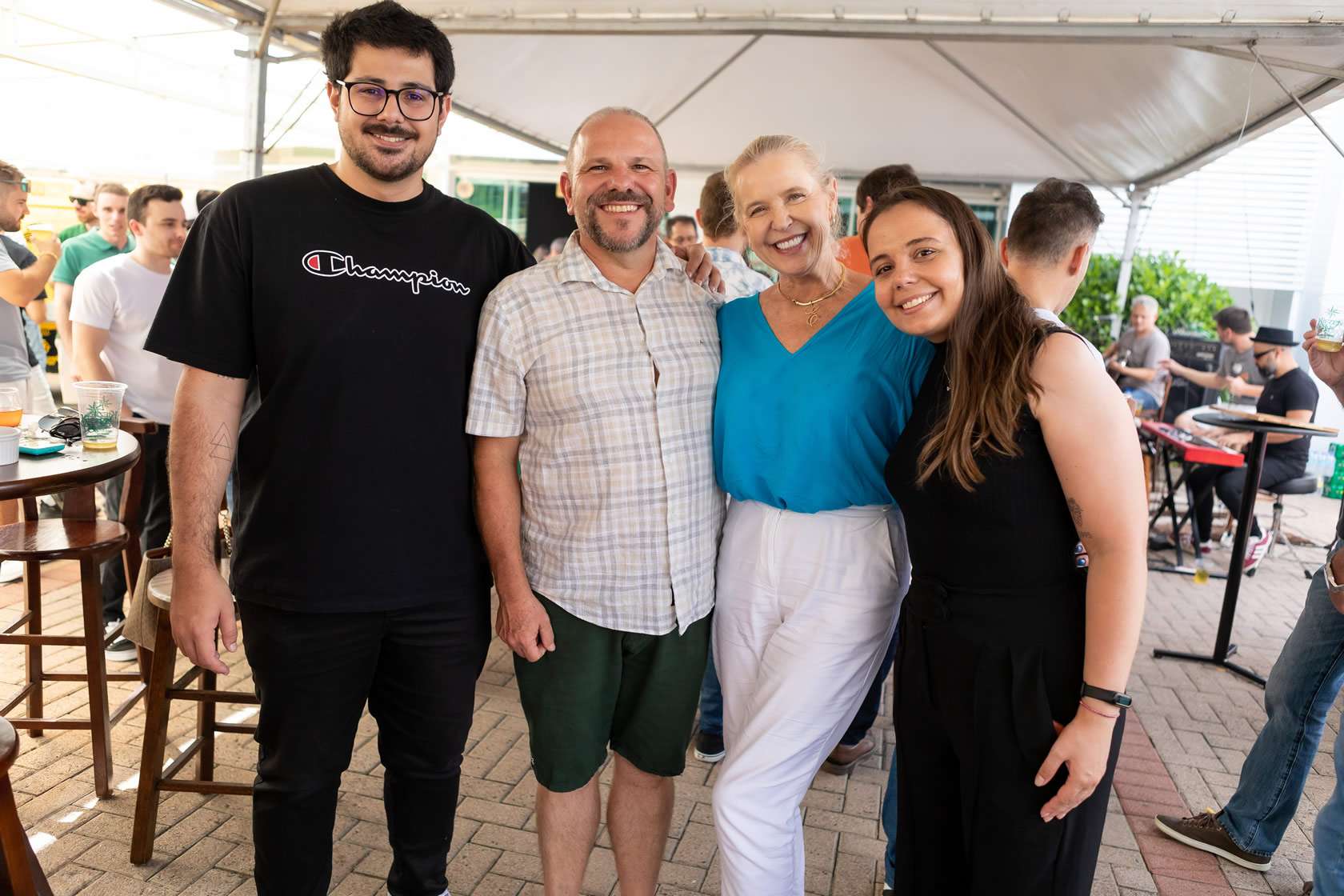 Perfil comemora 35 anos de história com festa